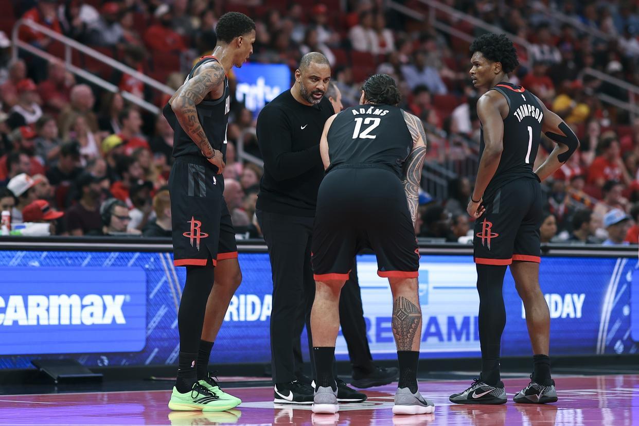 V体育官网-19分钟11中2！火箭有喜有忧，乌度卡暂弃伊森？拒绝1亿合同太草率